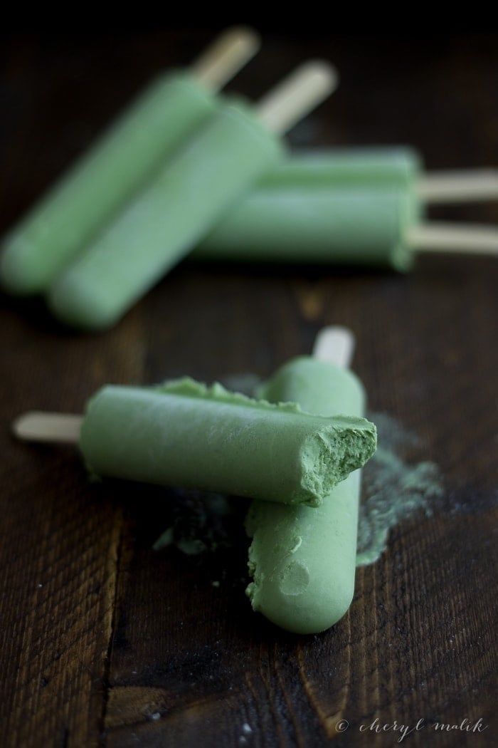 Green Tea Coconut Popsicles. The perfect creamy summer treat.. what's even greater is these only require a few minutes of prep time! Mmmm.Whoa. Whoa mommy.