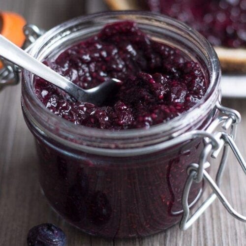 Blueberry Chia Jam. 4 ingredients, 20 minutes, loaded with antioxidants, vitamins, and minerals!