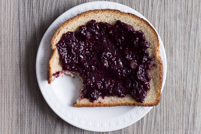 Blueberry Chia Jam. 4 ingredients, 20 minutes, loaded with antioxidants, vitamins, and minerals!