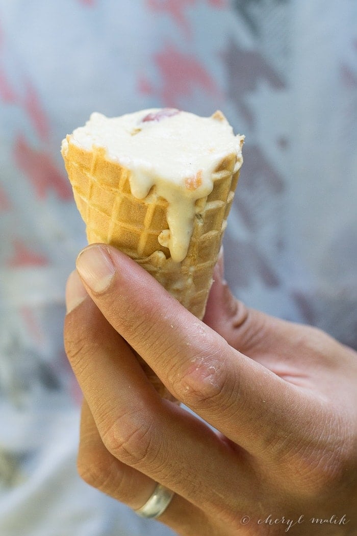 Vegan Peach Ice Cream. 7 ingredients, no refined sugars, no gluten. Just tons of peaches and coconut milk and summery goodness!