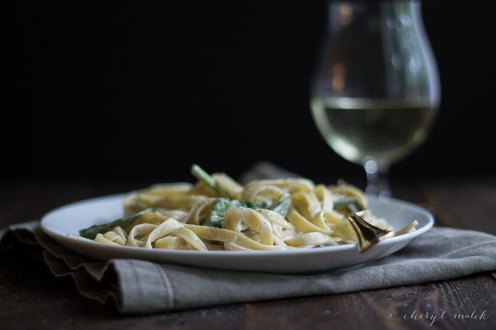 Vegan Alfredo Sauce - The perfect vegan alfredo sauce using Tofutti Better Than Cream Cheese