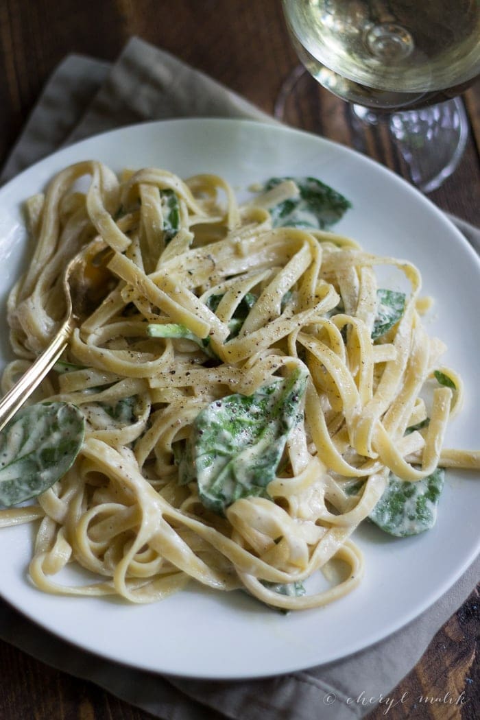 Vegan Alfredo Sauce - The perfect vegan alfredo sauce using Tofutti Better Than Cream Cheese