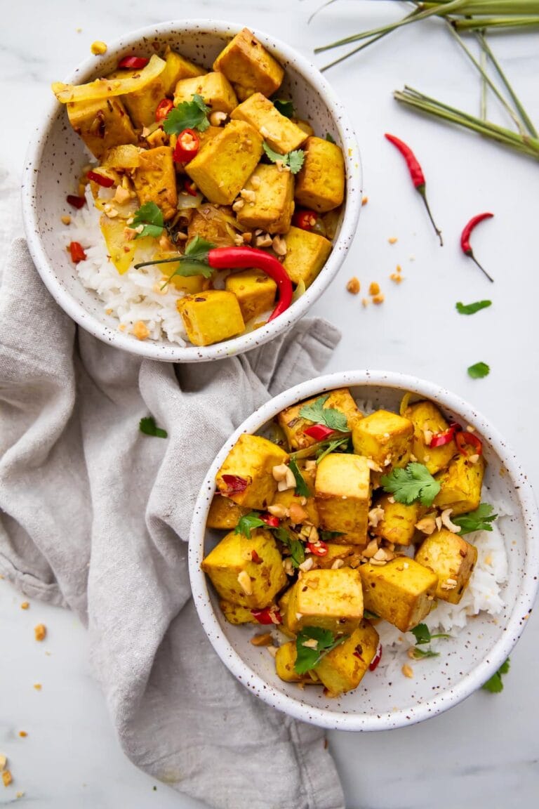 Two bowls of lemongrass tofu with white rice