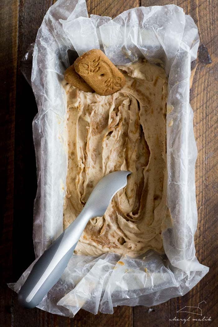 Cookie Butter Earl Grey ice cream (vegan). Just as good--maybe even better--than it sounds! Complete with Speculoos crumbs and a Cookie Butter swirl mixed in.