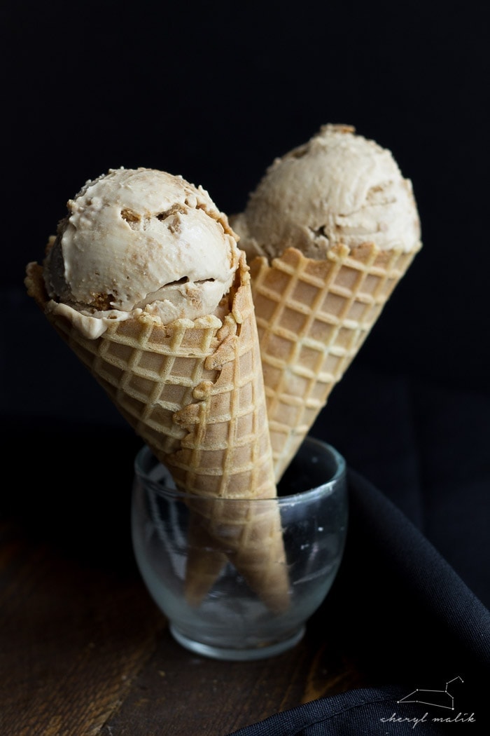 Cookie Butter Earl Grey ice cream (vegan). Just as good--maybe even better--than it sounds! Complete with Speculoos crumbs and a Cookie Butter swirl mixed in.