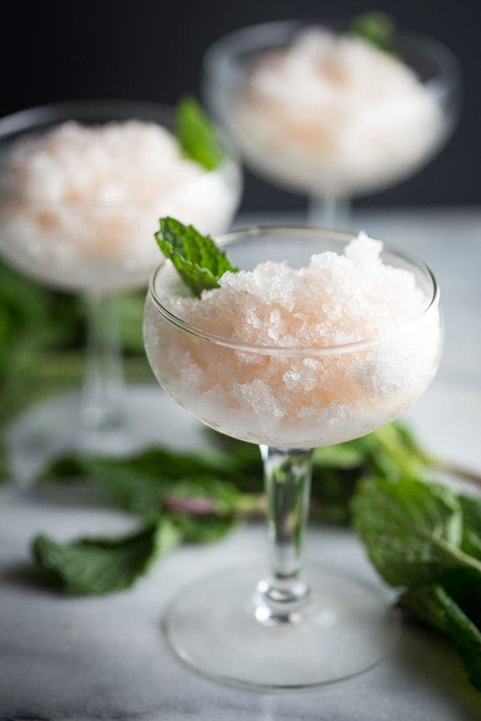 Grapefruit Mint Granita : perfectly refreshing, simple, and elegant. Vegan. // 40 Aprons