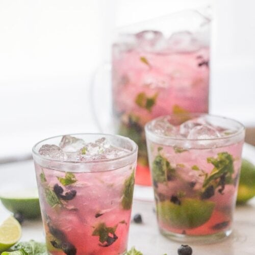 Blueberry Mojitos for a Crowd - perfectly light, minty, fruity and easy // 40 Aprons