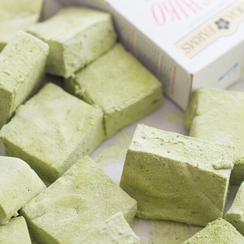 Matcha Marshmallows. Soft and pillowy, sweet and earthy. You need these... because I said so. /// 40 Aprons