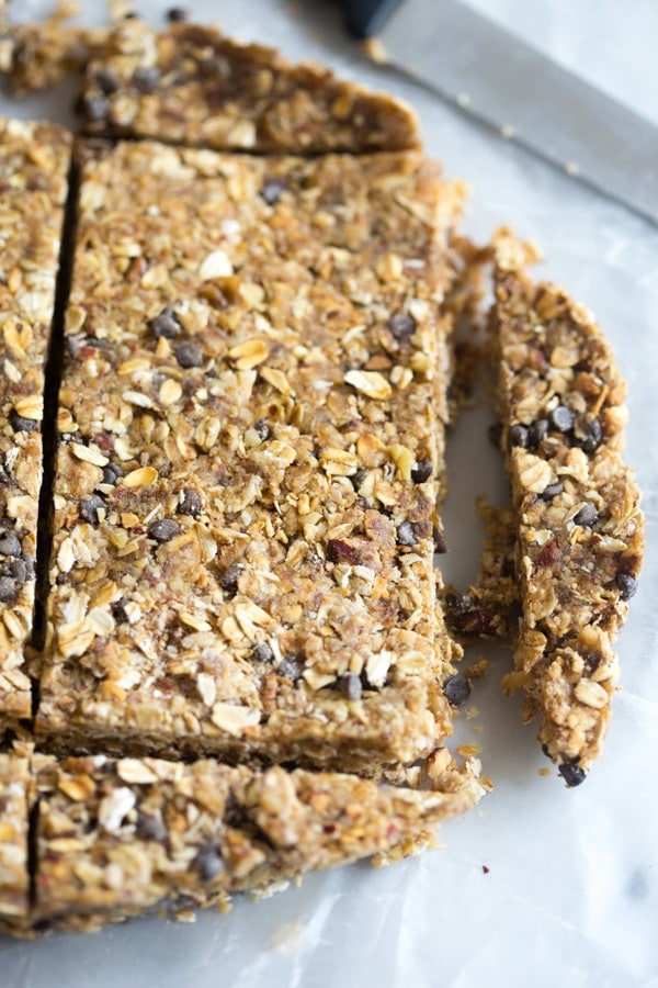 Peanut butter chocolate chip protein granola bars - so easy, quick, and perfect for pregnancy (and everyone else, too, of course!) // 40 Aprons