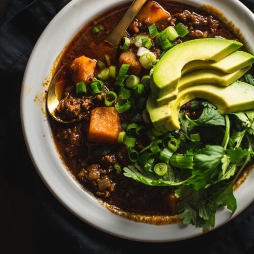 Whole30 Chili (with Chocolate!) - Paleo // 40 Aprons