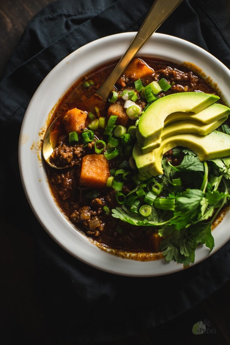 Whole30 Chili (with Chocolate!) - Paleo // 40 Aprons