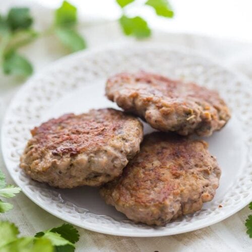 This easy whole30 breakfast sausage tastes surprisingly like the store bought stuff but with no added sugars or preservatives. It comes together with 6 ingredients in only 5 minutes, so this easy Whole30 breakfast sausage will become a new Whole30 breakfast favorite! Also a fantastic paleo breakfast sausage for your paleo breakfast bakes. Nom.