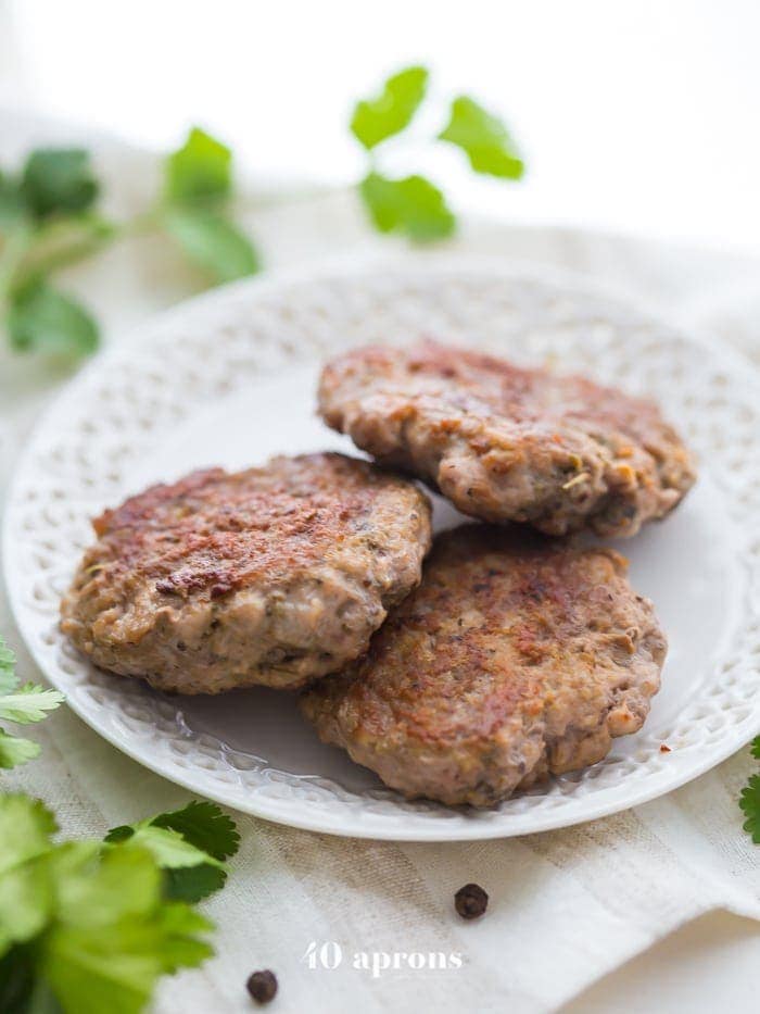 This easy whole30 breakfast sausage tastes surprisingly like the store bought stuff but with no added sugars or preservatives. It comes together with 6 ingredients in only 5 minutes, so this easy Whole30 breakfast sausage will become a new Whole30 breakfast favorite! Also a fantastic paleo breakfast sausage for your paleo breakfast bakes. Nom.