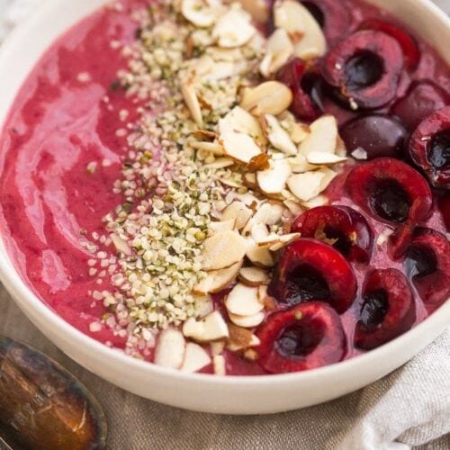 Cherry smoothie bowl