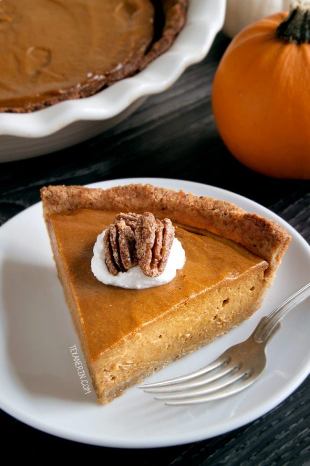 Healthy Christmas Treats Roundup Image of Vegan Pumpkin Pie from Texanerin