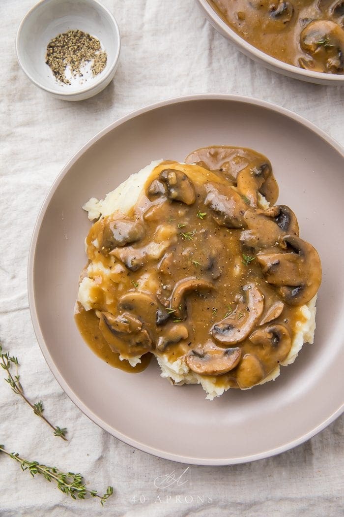 Mashed potatoes and gravy on a plate