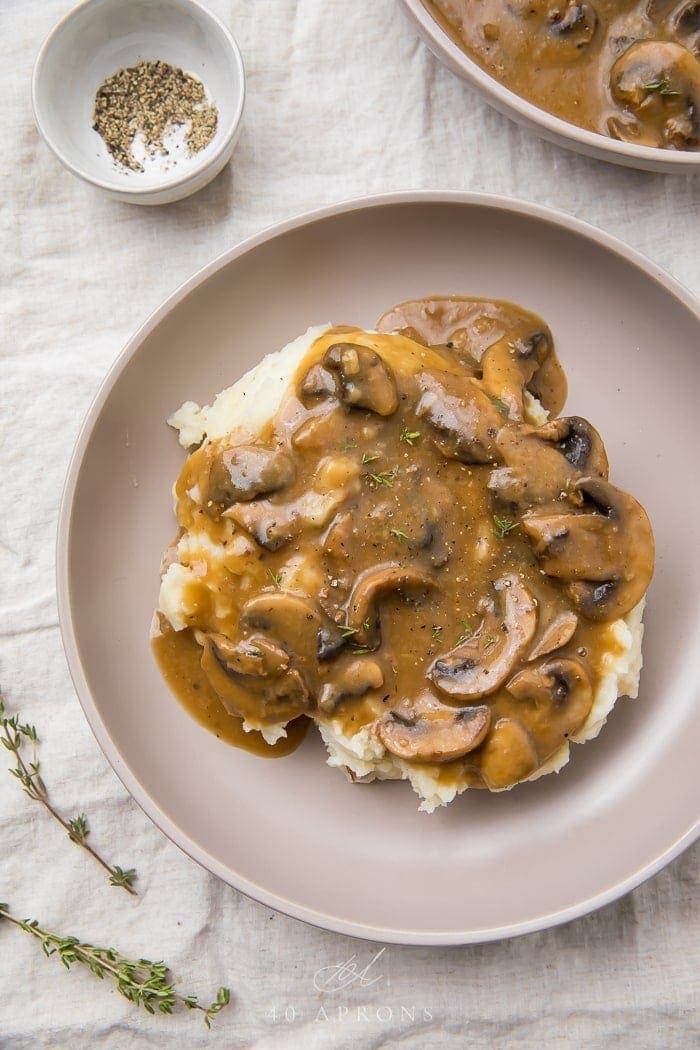 Mashed potatoes and gravy on a plate