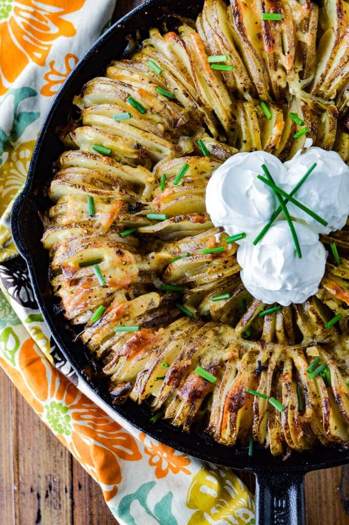 Hasselback cheesy potato ring