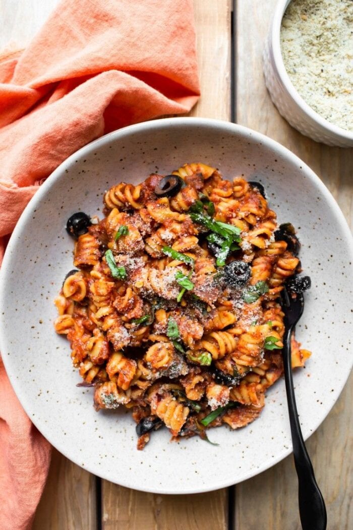 An eggshell white bowl with Instant Pot vegan Italian pasta