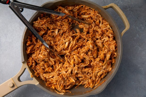 Shredded chicken in tomato sauce