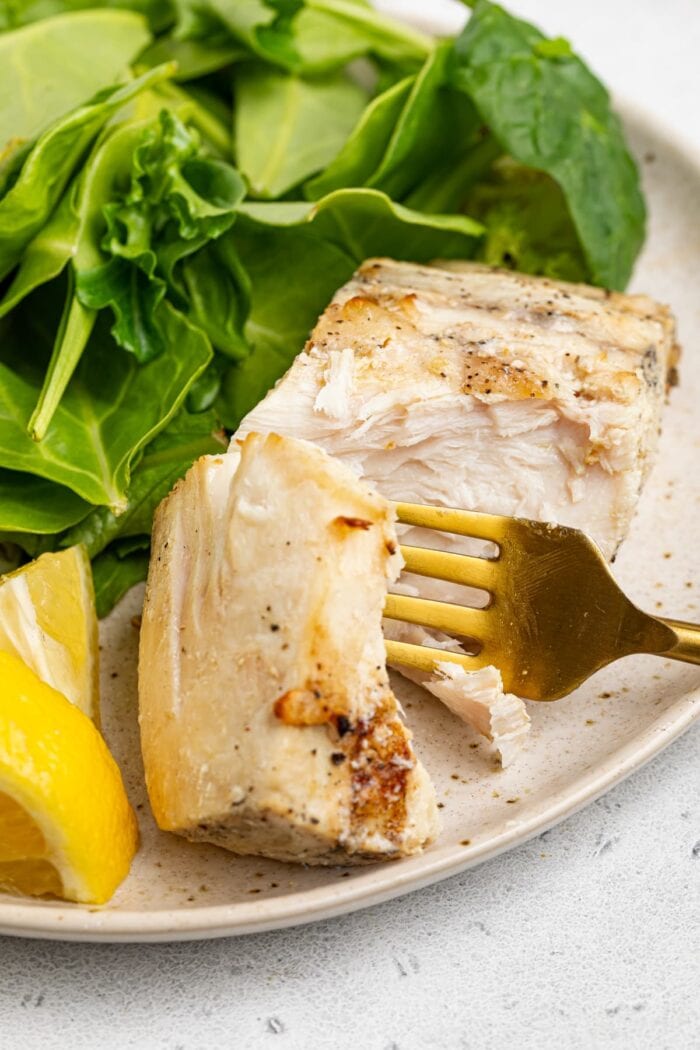 close up image of grilled mahi mahi on a plate