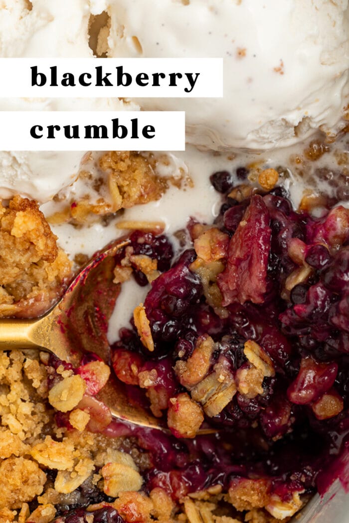 Pin graphic for blackberry crumble