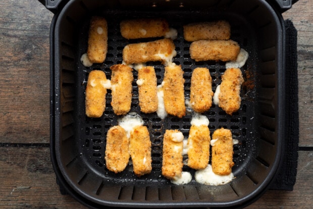 air fryer mozzarella sticks step 3